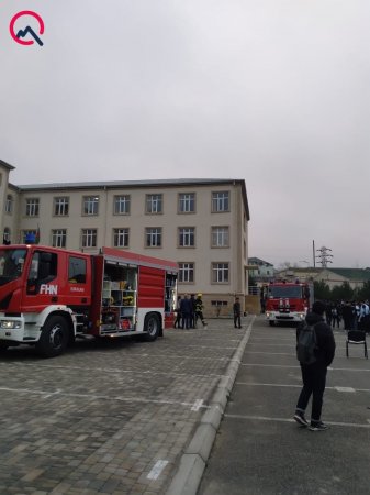 Bakıda məktəbdə baş verən yanğın söndürülüb, şagirdlər təxliyə olunub - FOTO / VİDEO