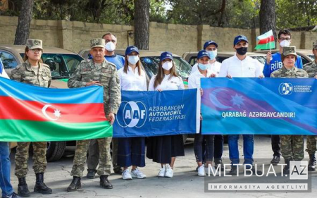 “Pikap”lar ön cəbhəyə göndərildi - FOTO “Pikap”lar ön cəbhəyə göndərildi - FOTO