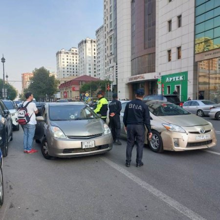 Paytaxtda qanunsuz taksi fəaliyyəti ilə bağlı reydlər keçirilir - FOTOLAR