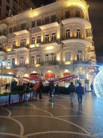 Külək restoranın damını uçurdu - FOTO